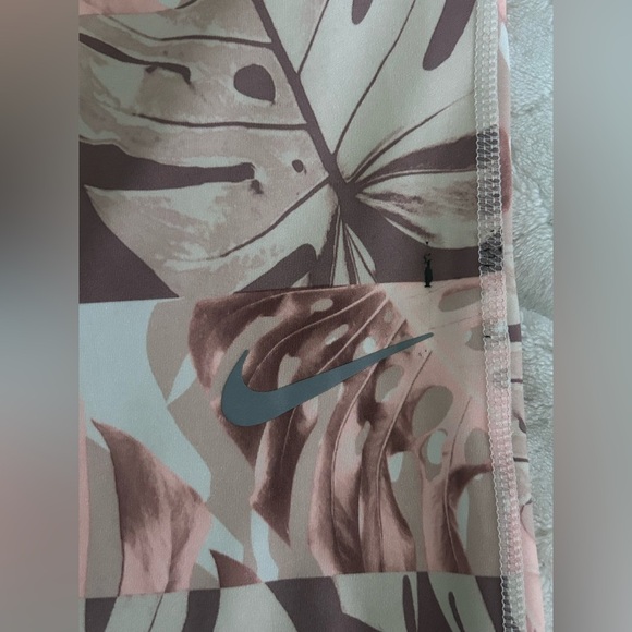 Nike Dri-Fit Tan and Pink Leaf Print High Rise Crop Women’s Leggings Size XS - Picture 3 of 9